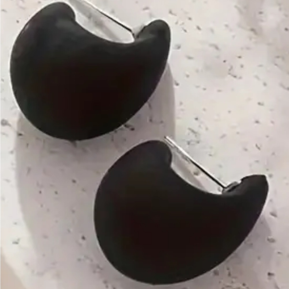 Earrings - Picture 2 of 10